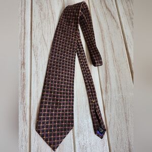 Nautica Men's Silk Necktie In Burgundy and black Geometric Pattern 59 In.X4 In.